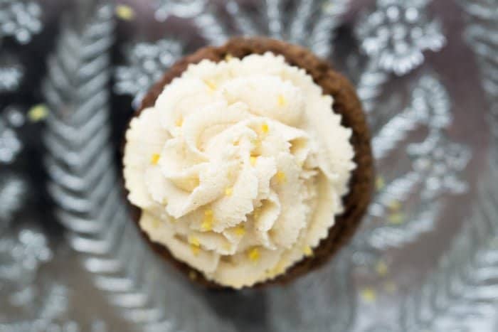 Gluten Free & Keto Gingerbread Cupcakes (with Lemon Buttercream Frosting!) 🍋 #ketocupcakes #ketogingerbread