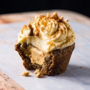 Gluten Free & Keto Pumpkin Spice Latte Muffins (or Cupcakes!) #keto #lowcarb #healthyrecipes #glutenfree #pumpkin #pumpkinspicelatte #muffins #cupcakes