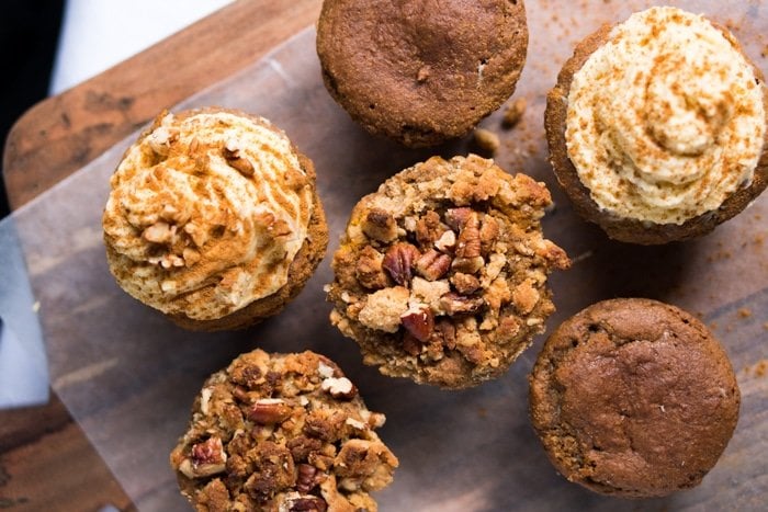 Gluten Free & Keto Pumpkin Spice Latte Muffins (or Cupcakes!) #keto #lowcarb #healthyrecipes #glutenfree #pumpkin #pumpkinspicelatte #muffins #cupcakes