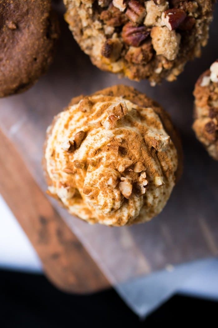 Gluten Free & Keto Pumpkin Spice Latte Muffins (or Cupcakes!) #keto #lowcarb #healthyrecipes #glutenfree #pumpkin #pumpkinspicelatte #muffins #cupcakes