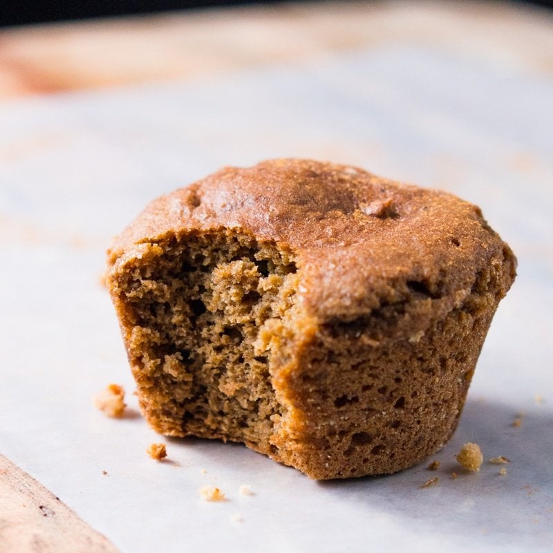 Gluten Free & Keto Pumpkin Spice Latte Muffins (or Cupcakes!) #keto #lowcarb #healthyrecipes #glutenfree #pumpkin #pumpkinspicelatte #muffins #cupcakes