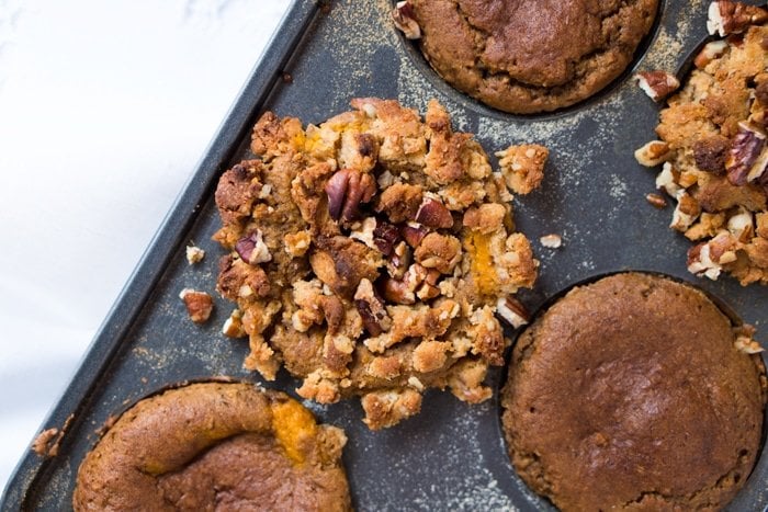 Gluten Free & Keto Pumpkin Spice Latte Muffins (or Cupcakes!) #keto #lowcarb #healthyrecipes #glutenfree #pumpkin #pumpkinspicelatte #muffins #cupcakes