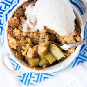 Low carb & keto apple crumble with vanilla ice cream