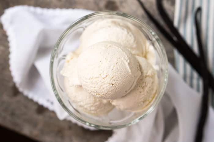 No-Churn Paleo, Low Carb & Keto Vanilla Ice Cream 🍦 #keto #lowcarb #dairyfree #paleo #healthyrecipes #icecream