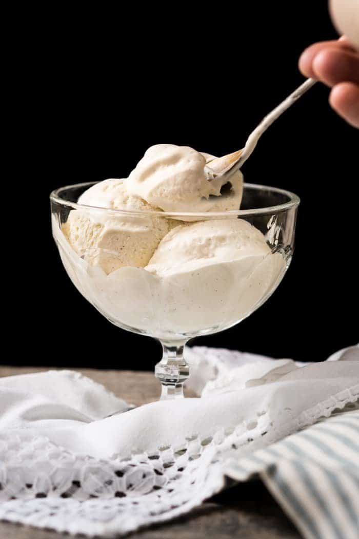 No-Churn Paleo, Low Carb & Keto Vanilla Ice Cream 🍦 #keto #lowcarb #dairyfree #paleo #healthyrecipes #icecream