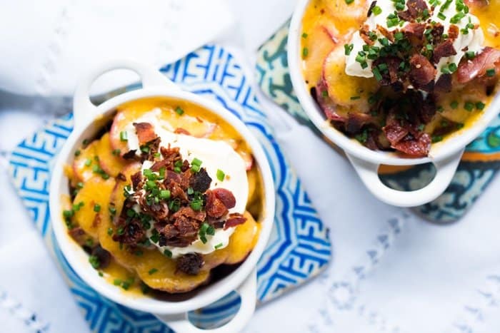 Keto loaded fauxtatoes with cheddar, sour cream, bacon and chives