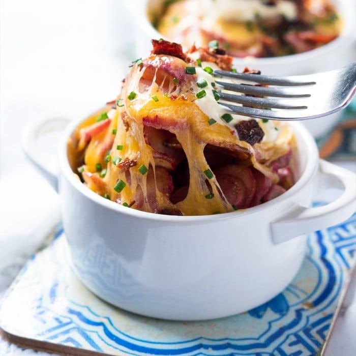 Keto loaded radishes (as potatoes) with bacon cream cheese and chives