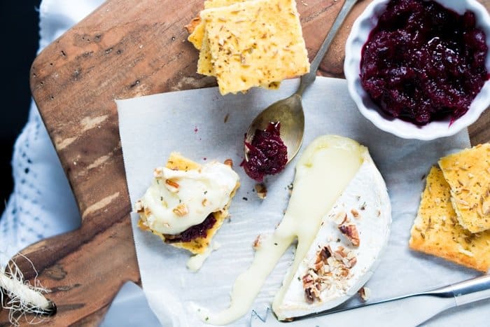 Gluten Free & Keto Crackers 🧀 Suuuper Flakey & Buttery #ketocrackers #lowcarbcrackers