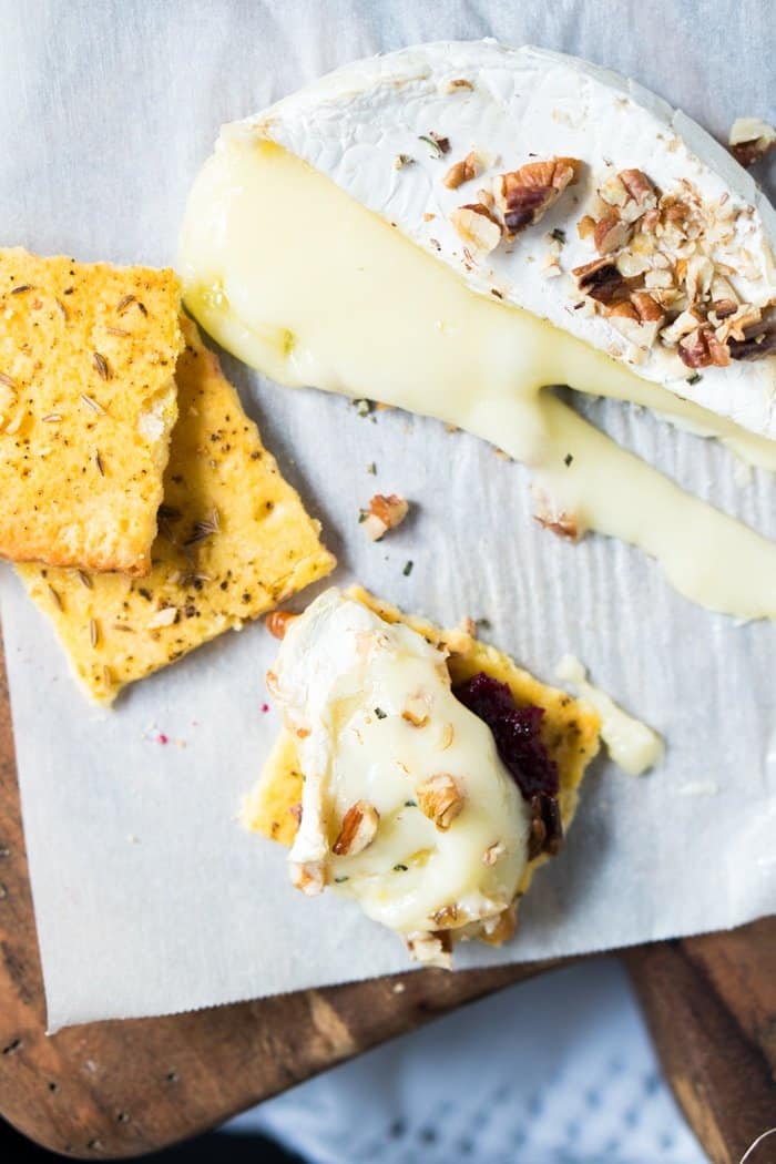 Gluten Free & Keto Crackers 🧀 Suuuper Flakey & Buttery #ketocrackers #lowcarbcrackers