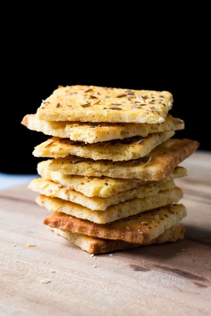Gluten Free & Keto Crackers 🧀 Suuuper Flakey & Buttery #ketocrackers #lowcarbcrackers