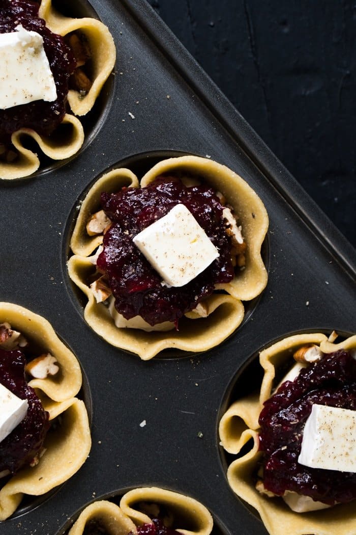 Keto Brie & Cranberry Festive Cups 🎄 3g net carbs #keto #ketobrie