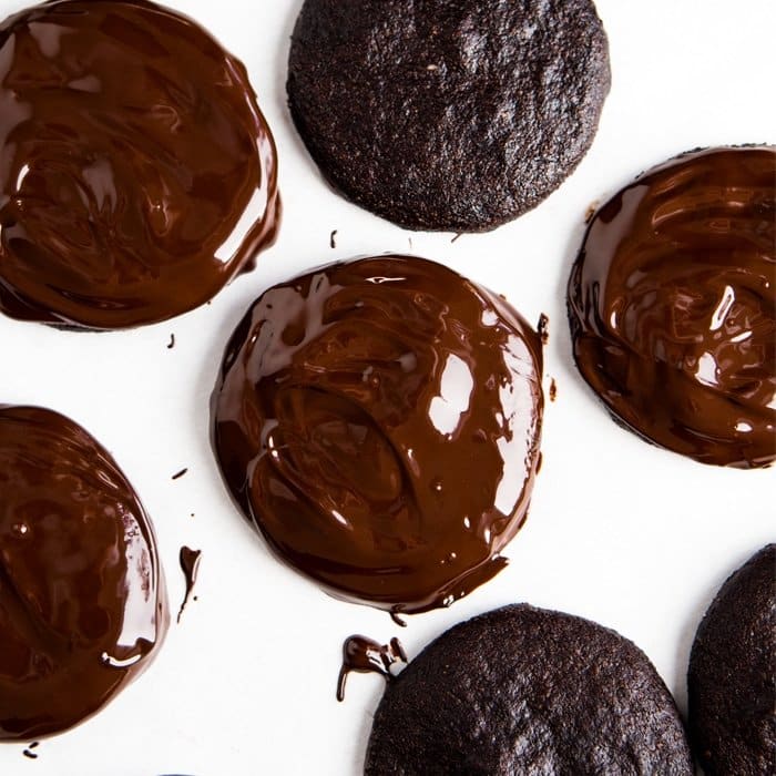 Gluten Free & Keto Thin Mints Girl Scout Cookies 👧🏾🍪🍫🌿 Less than 1g net carbs a pop! #ketocookies #ketothinmints