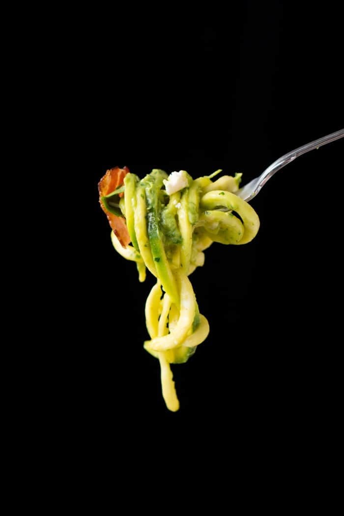 Paleo, Whole30 & Keto Breakfast Zoodles 🥓🍳🥑 with creamy avocado sauce! #ketobreakfast #whole30