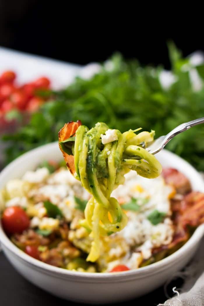 Paleo, Whole30 & Keto Breakfast Zoodles 🥓🍳🥑 with creamy avocado sauce! #ketobreakfast #whole30