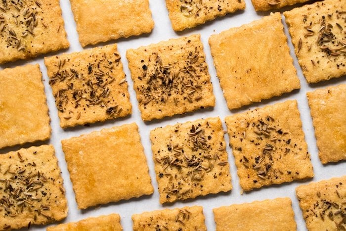 Grain Free, Gluten Free & Keto Almond Crackers 🧀 #keto #ketosnacks #ketocrackers 
