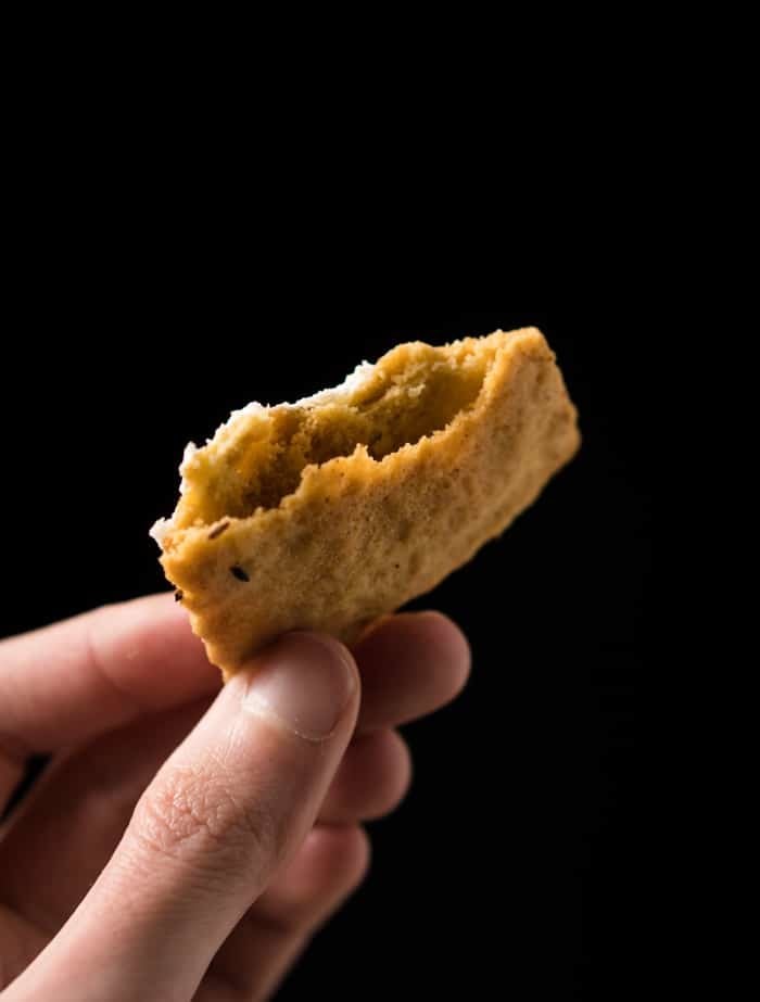 Grain Free, Gluten Free & Keto Almond Crackers 🧀 #keto #ketosnacks #ketocrackers 