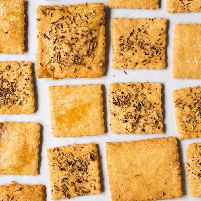 Grain Free, Gluten Free & Keto Almond Crackers 🧀 #keto #ketosnacks #ketocrackers