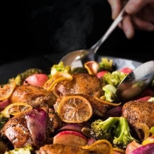 Paleo, Whole30 & Keto Sheet Pan Chicken 🍗 With lemon and plenty of low carb veggies! #ketochicken #ketodinner #ketosheetpan