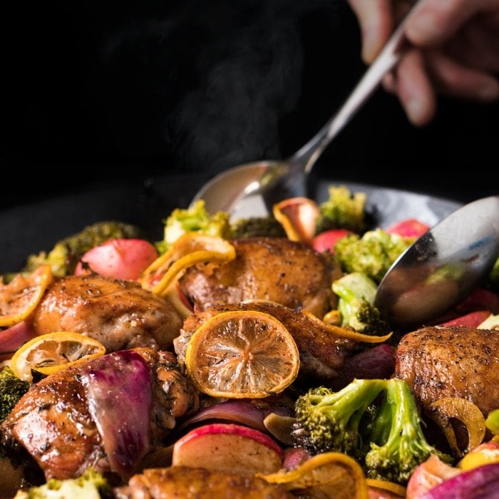 Paleo, Whole30 & Keto Sheet Pan Chicken 🍗 With lemon and plenty of low carb veggies! #ketochicken #ketodinner #ketosheetpan