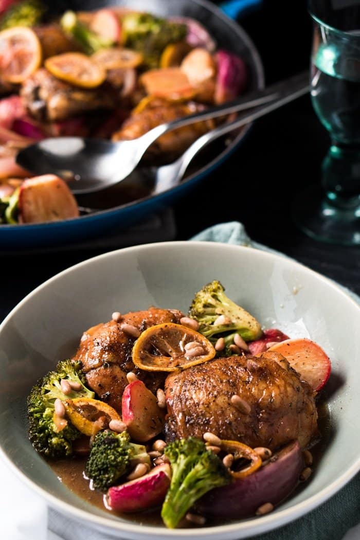 Paleo, Whole30 & Keto Sheet Pan Chicken 🍗 With lemon and plenty of low carb veggies! #ketochicken #ketodinner #ketosheetpan