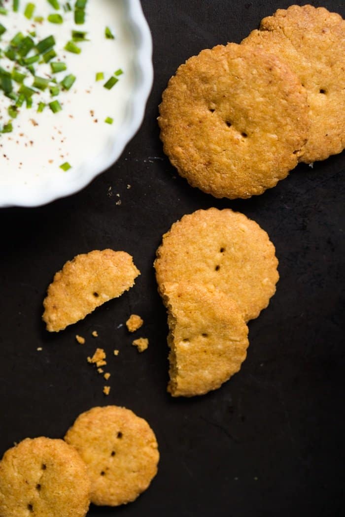Gluten Free & Keto Cheddar Cheese Crackers 🧀 #keto #ketosnacks #lowcarb #healthyrecipes 