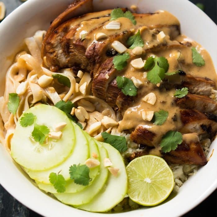 Low Carb & Keto Chicken Satay Noodle Bowl 🍜 Easy-peasy! #keto #ketodiet #lowcarb #healthyrecipes