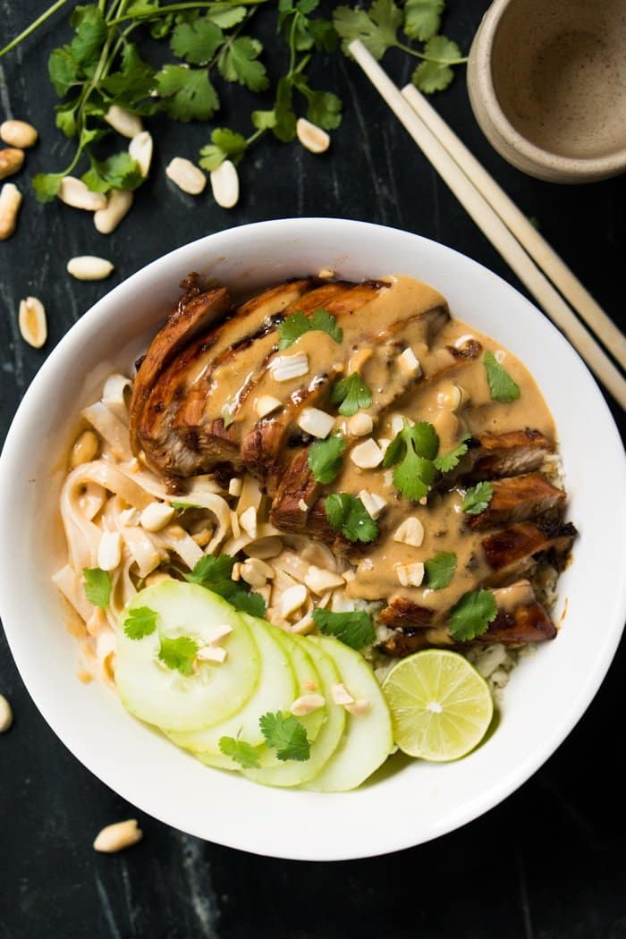 Low Carb & Keto Chicken Satay Noodle Bowl 🍜 Easy-peasy! #keto #ketodiet #lowcarb #healthyrecipes 