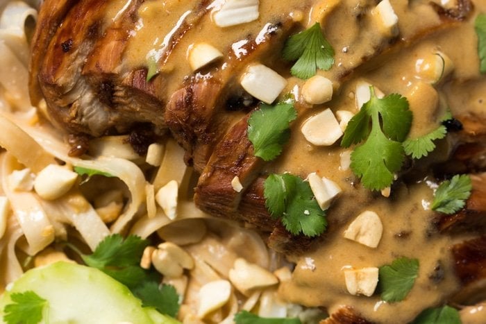 Low Carb & Keto Chicken Satay Noodle Bowl 🍜 Easy-peasy! #keto #ketodiet #lowcarb #healthyrecipes 