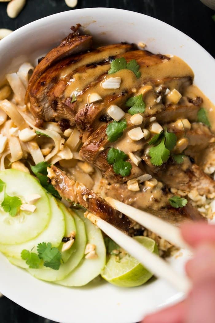 Low Carb & Keto Chicken Satay Noodle Bowl 🍜 Easy-peasy! #keto #ketodiet #lowcarb #healthyrecipes 