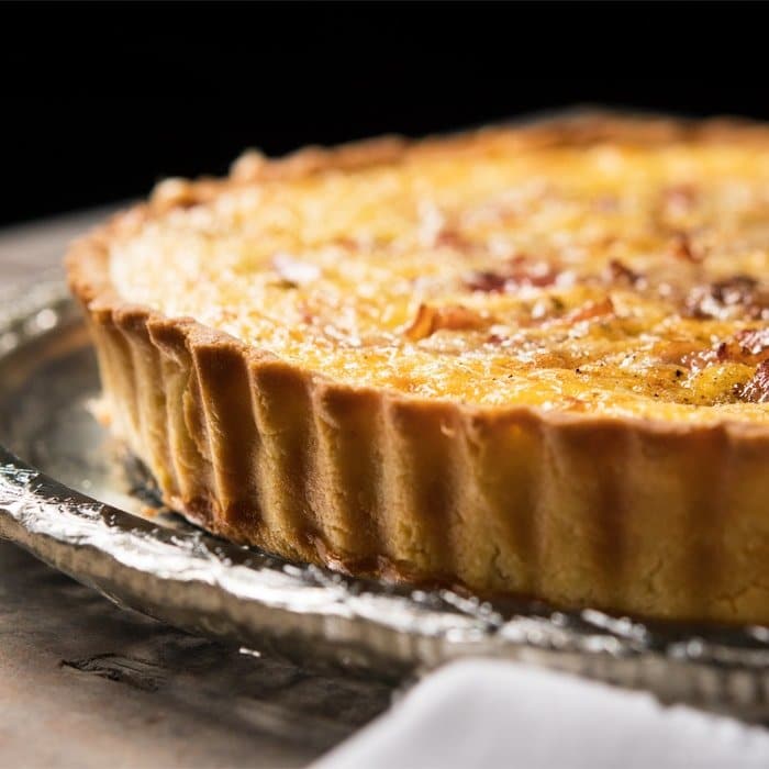Gluten Free & Keto Quiche Lorraine 🧀 with a super flakey grain free pie crust! #keto #glutenfree #healthyrecipes #lowcarb