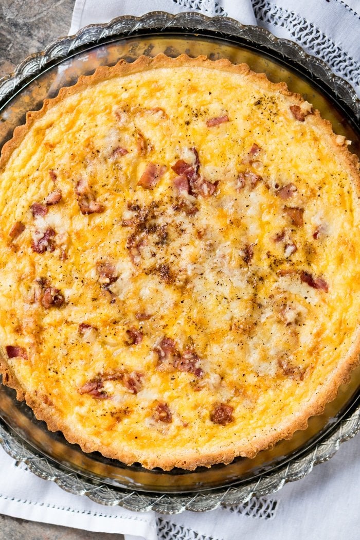 Gluten Free & Keto Quiche Lorraine 🧀 with a super flakey grain free pie crust! #keto #glutenfree #healthyrecipes #lowcarb