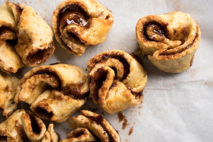 Gluten Free, Dairy Free & Keto Cinnamon Roll Knots 🍥💨 ready in 30! #keto #ketodesserts #lowcarb #glutenfree #dairyfree #healthyrecipes #cinnamonrolls
