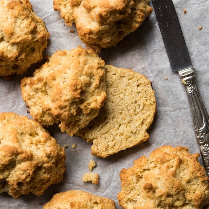 30-Minute Gluten Free, Paleo & Keto Drop Biscuits 🍞💨 #keto #ketodiet #lowcarb #paleo #glutenfree #ketobreakfast #ketobread #healthyrecipes #biscuits