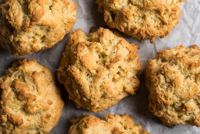30-Minute Gluten Free, Paleo & Keto Drop Biscuits 🍞💨 #keto #ketodiet #lowcarb #paleo #glutenfree #ketobreakfast #ketobread #healthyrecipes #biscuits