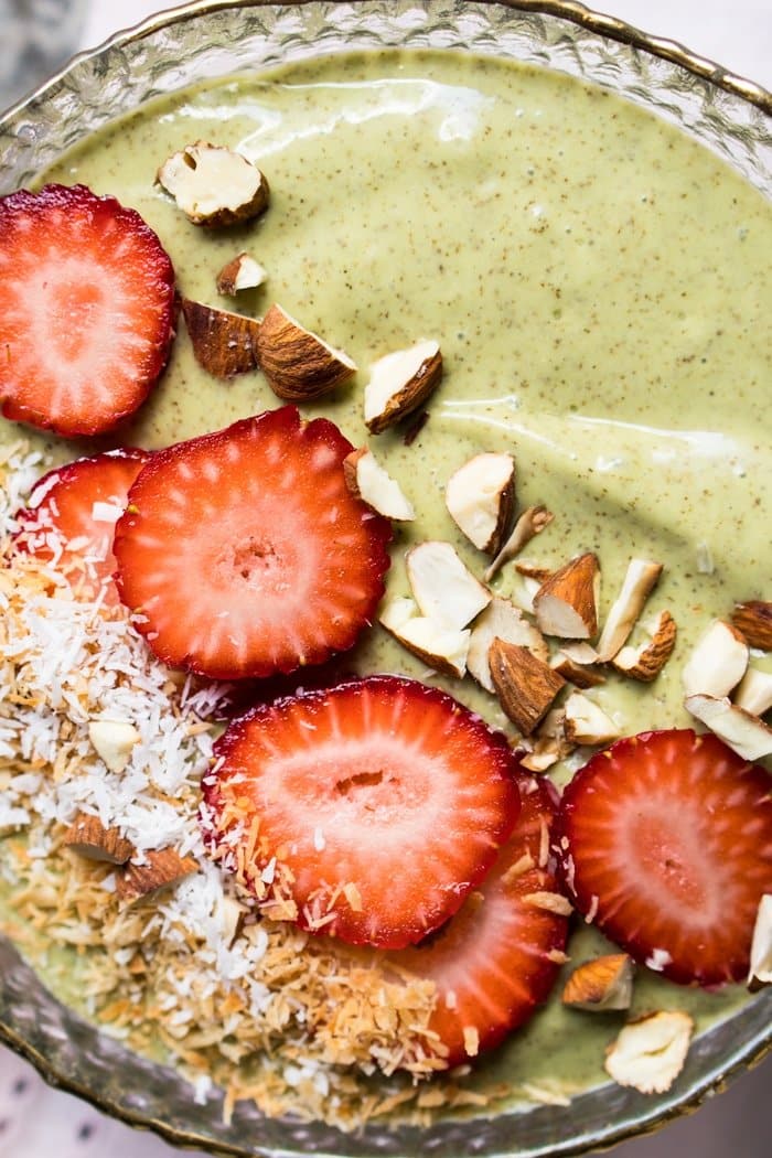 Overnight Gluten Free, Paleo & Keto Matcha Breakfast Bowl 🍵 #keto #ketodiet #lowcarb #paleo #glutenfree #ketobreakfast #matcha #healthyrecipes #chiaseeds