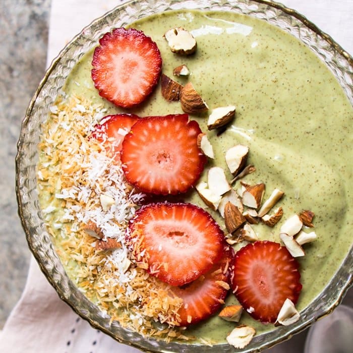 Overnight Gluten Free, Paleo & Keto Matcha Breakfast Bowl 🍵 #keto #ketodiet #lowcarb #paleo #glutenfree #ketobreakfast #matcha #healthyrecipes #chiaseeds