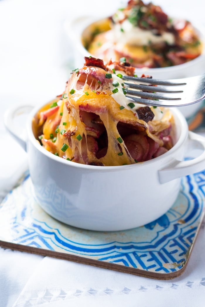Keto loaded radishes (as potatoes) with bacon cream cheese and chives