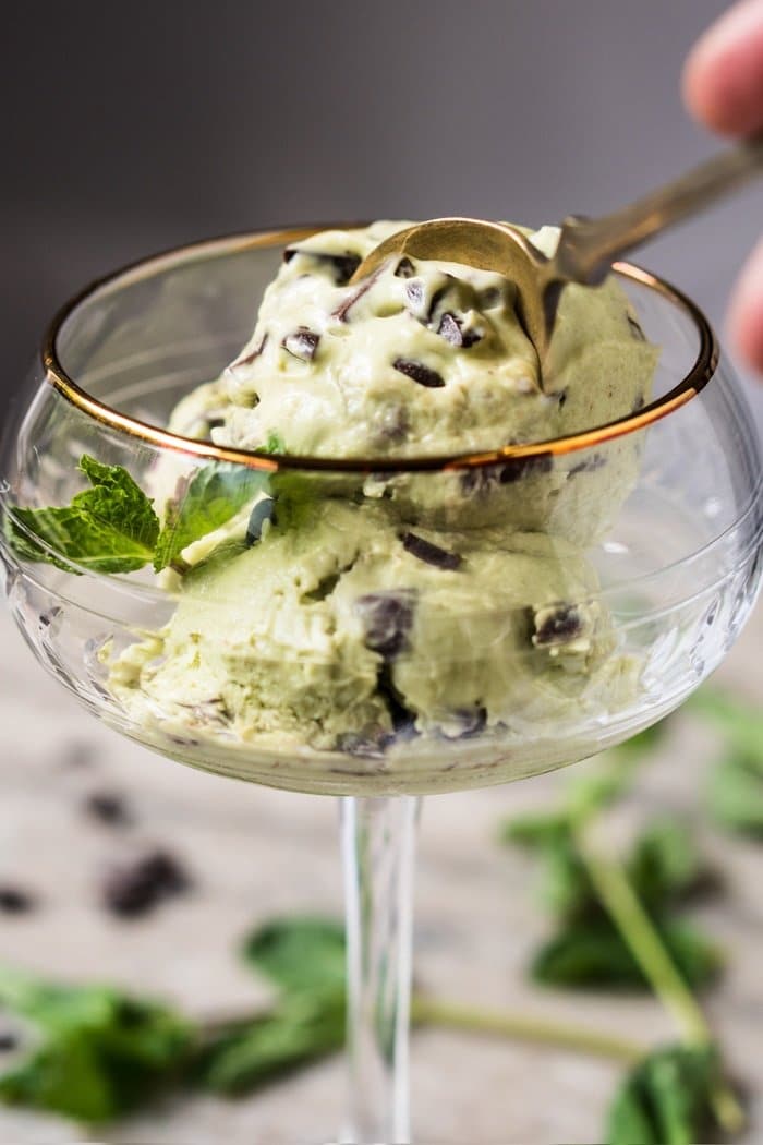 Low Carb, Paleo & Keto Mint Chocolate Chip Ice Cream-For-1 🍦 #keto #lowcarb #dairyfree #paleo #healthyrecipes #icecream #ketodessert #nicecream