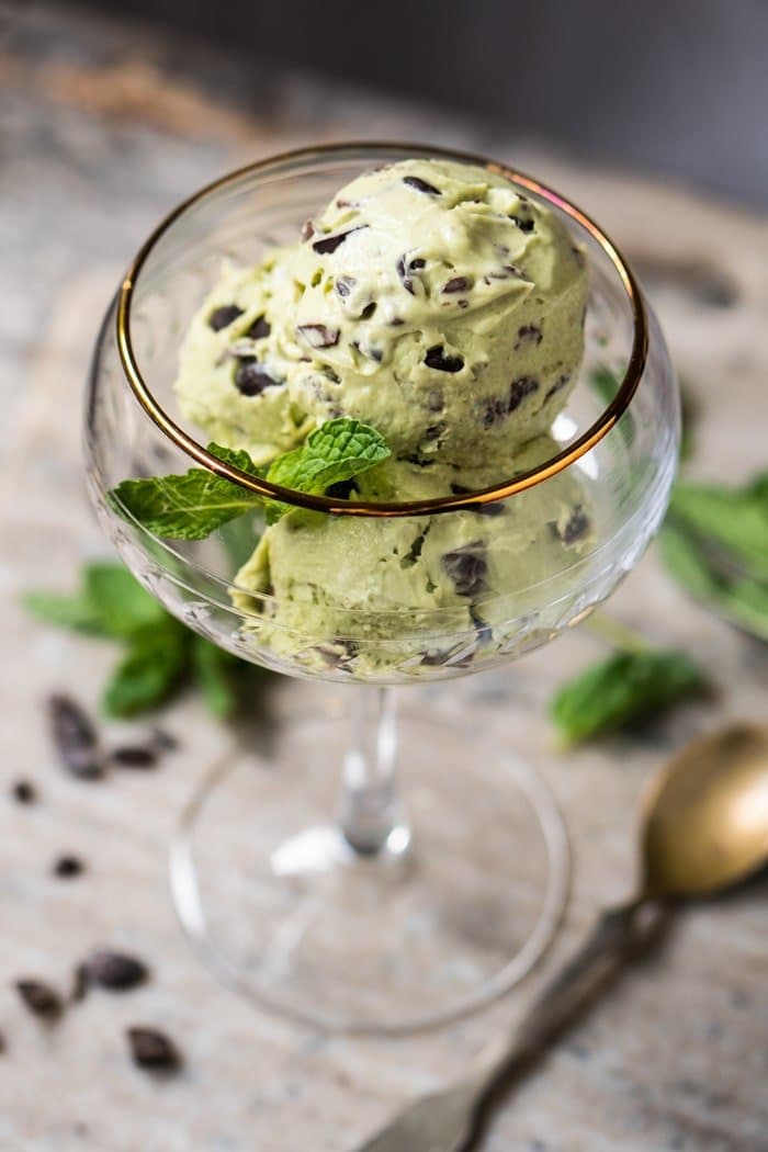 Low Carb, Paleo & Keto Mint Chocolate Chip Ice Cream-For-1 🍦 #keto #lowcarb #dairyfree #paleo #healthyrecipes #icecream #ketodessert #nicecream
