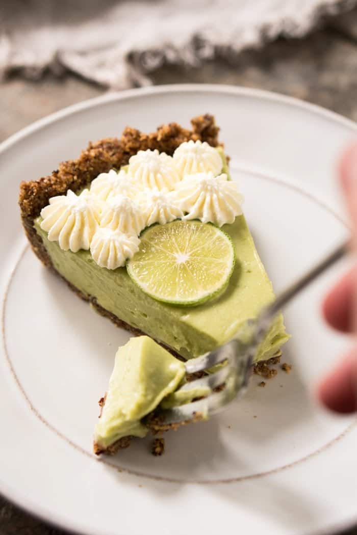 No-Bake Gluten Free, Paleo & Keto Key Lime Pie #keto #lowcarb #glutenfree #paleo #healthyrecipes #keylimepie #ketodessert #pie #ketorecipes #ketodiet