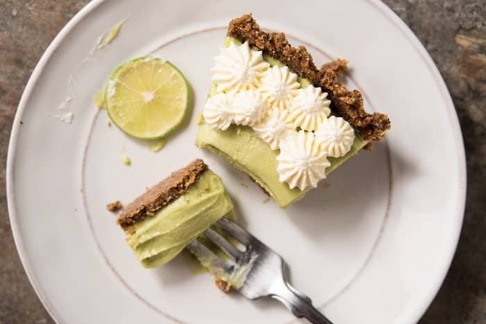 No-Bake Gluten Free, Paleo & Keto Key Lime Pie #keto #lowcarb #glutenfree #paleo #healthyrecipes #keylimepie #ketodessert #pie #ketorecipes #ketodiet
