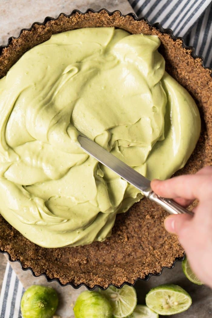 No-Bake Gluten Free, Paleo & Keto Key Lime Pie #keto #lowcarb #glutenfree #paleo #healthyrecipes #keylimepie #ketodessert #pie #ketorecipes #ketodiet