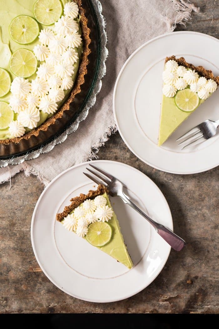 No-Bake Gluten Free, Paleo & Keto Key Lime Pie #keto #lowcarb #glutenfree #paleo #healthyrecipes #keylimepie #ketodessert #pie #ketorecipes #ketodiet