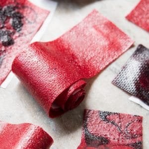 All-Natural Paleo & Keto Fruit Roll-Ups #keto #lowcarb #glutenfree #paleo #healthyrecipes #fruitrollups #ketodessert #ketorecipes #ketodiet