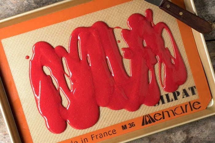 All-Natural Paleo & Keto Fruit Roll-Ups #keto #lowcarb #glutenfree #paleo #healthyrecipes #fruitrollups #ketodessert #ketorecipes #ketodiet