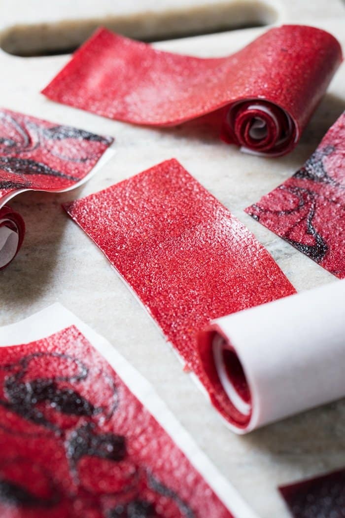 All-Natural Paleo & Keto Fruit Roll-Ups #keto #lowcarb #glutenfree #paleo #healthyrecipes #fruitrollups #ketodessert #ketorecipes #ketodiet