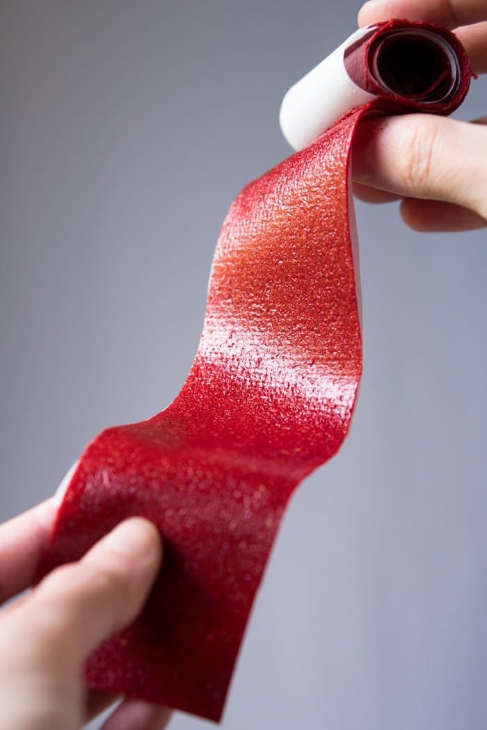 All-Natural Paleo & Keto Fruit Roll-Ups #keto #lowcarb #glutenfree #paleo #healthyrecipes #fruitrollups #ketodessert #ketorecipes #ketodiet