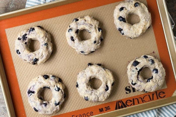 Gluten Free, Paleo & Keto Blueberry Bagels #keto #ketorecipes #lowcarb #dairyfree #glutenfree #paleo #healthyrecipes #bagels