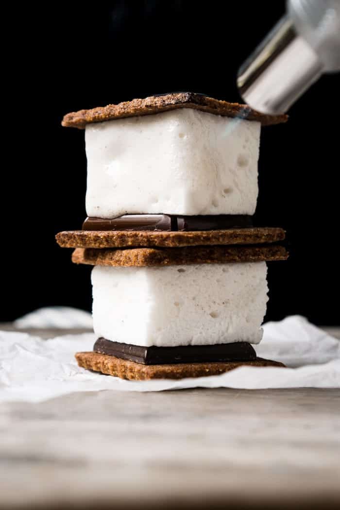 3-Ingredient Sugar Free, Paleo & Keto Marshmallow S'mores #keto #lowcarb #glutenfree #paleo #healthyrecipes #marshmallows #ketodessert #ketorecipes #ketodiet #smores