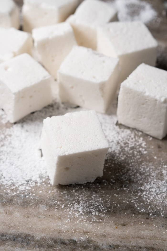 3-Ingredient Sugar Free, Paleo & Keto Marshmallows #keto #lowcarb #glutenfree #paleo #healthyrecipes #marshmallows #ketodessert #ketorecipes #ketodiet #smores